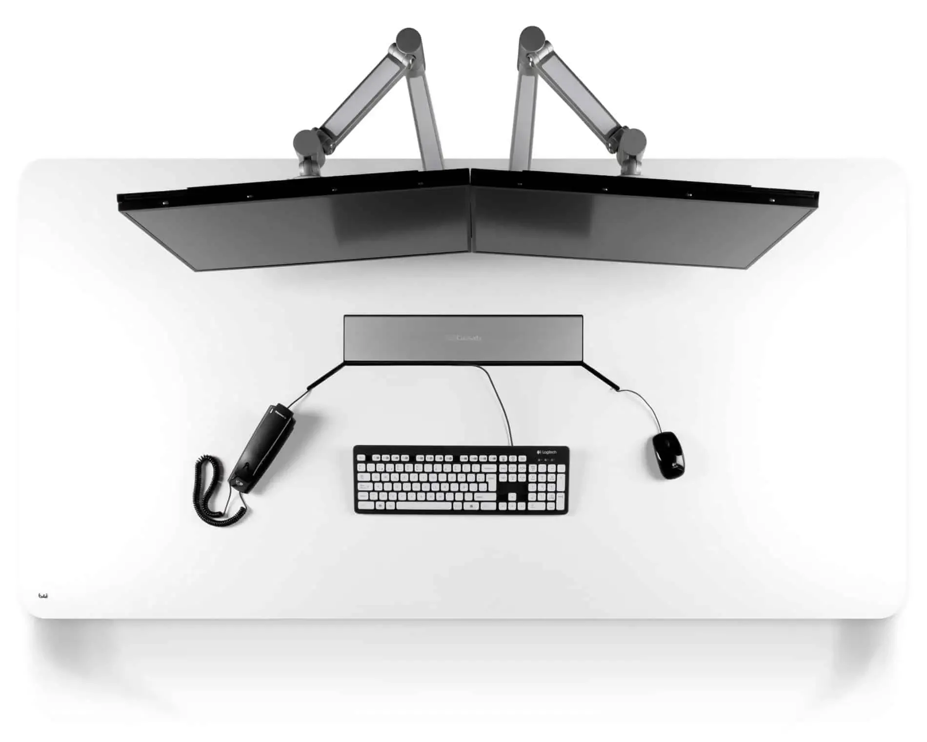 Puesto de operador ADVANTIS de GESAB visto desde arriba, con monitores y teclado