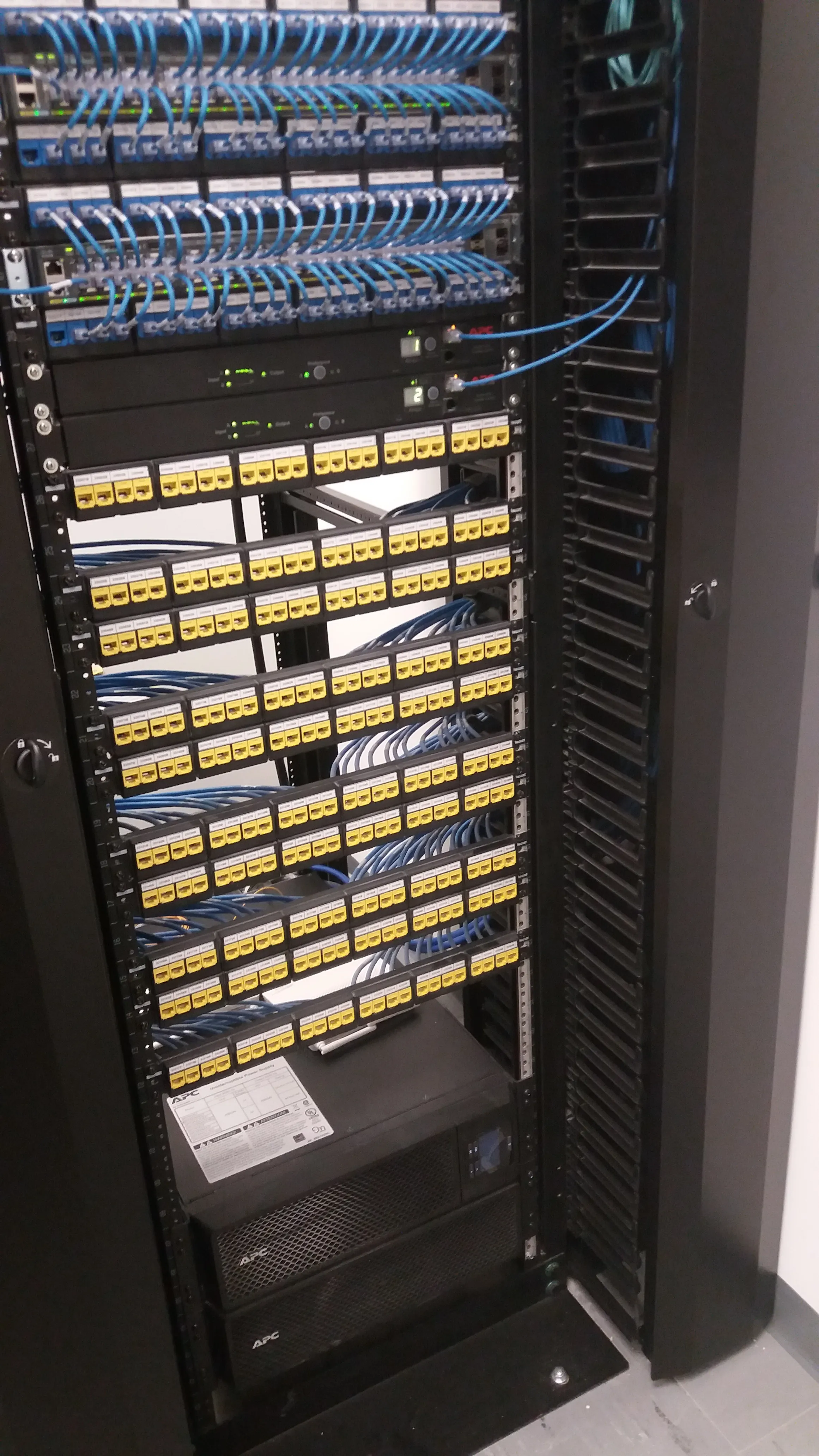 Proyecto de data center de Anpala: instalación de racks